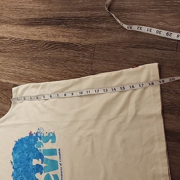 📛 5/$25 NWT Levi Graphic Tank - Picture 5 of 5